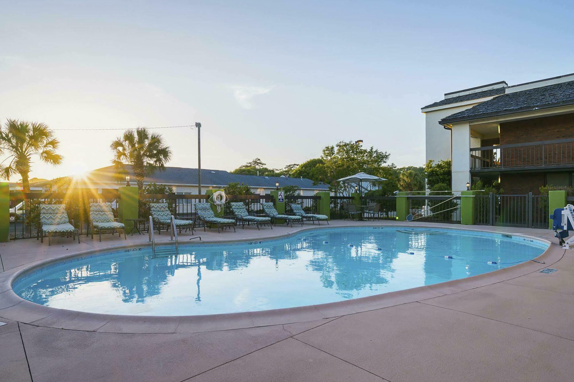 Quality Hotel Morehead City Near Atlantic Beach Exterior photo