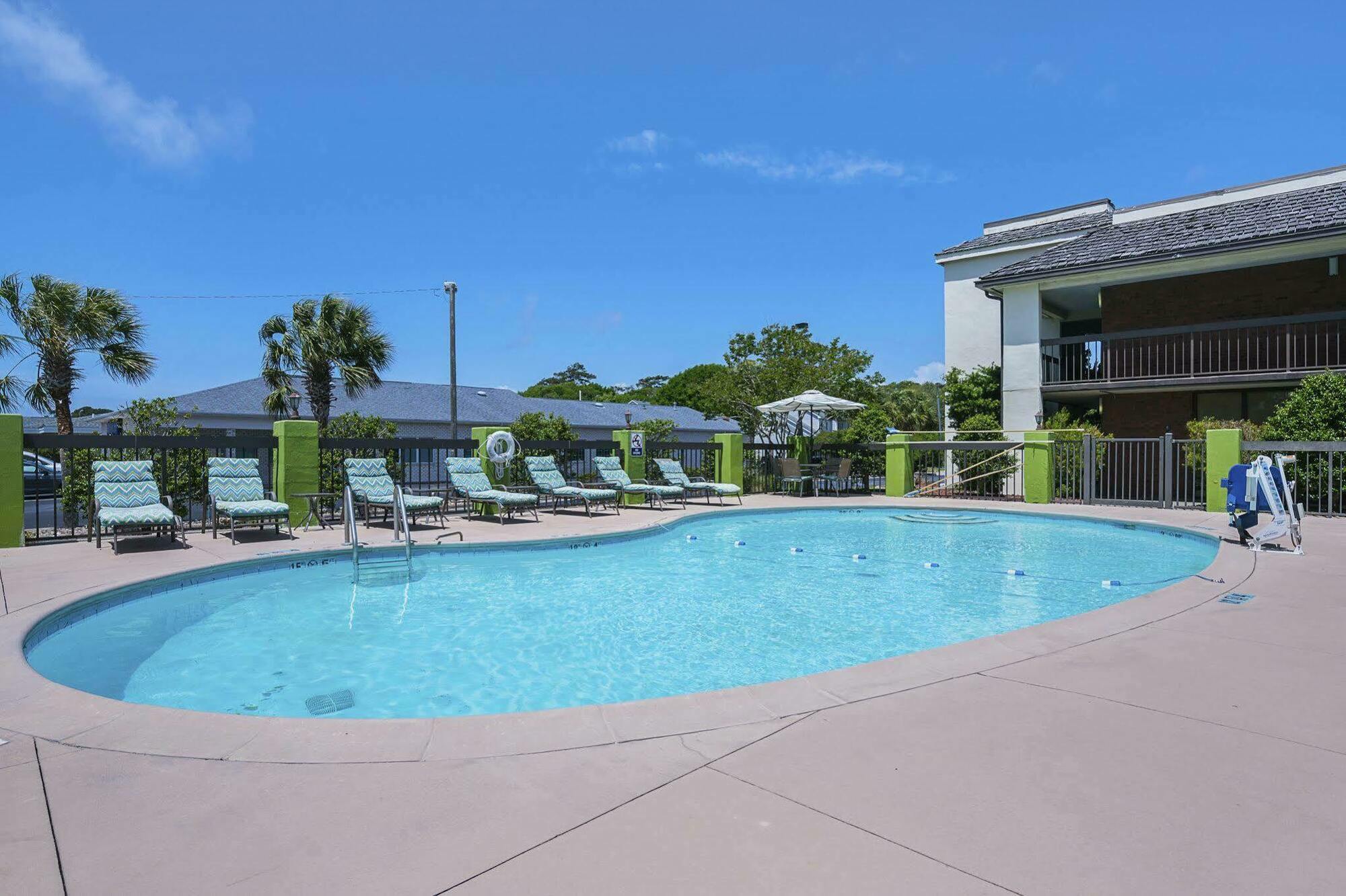 Quality Hotel Morehead City Near Atlantic Beach Exterior photo